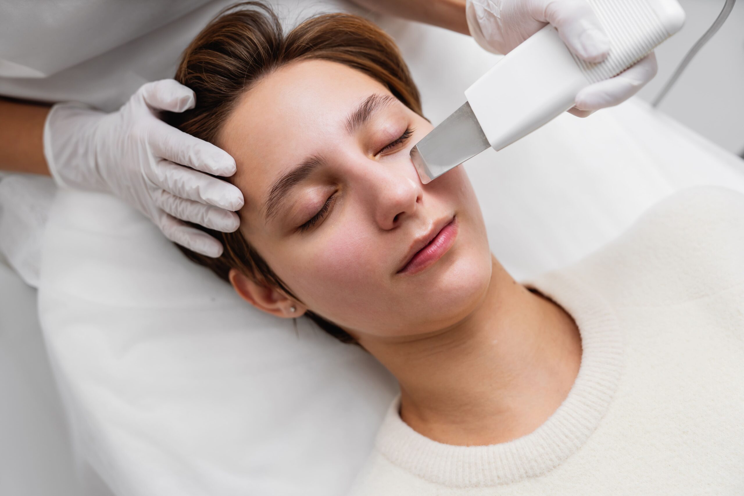 woman-receiving-facial-treatment-in-spa-setting